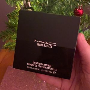 MAC mineralize skinfinish in Dark